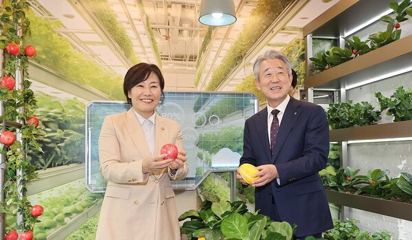 송미령 농식품부 장관과 강호동 농협중앙회장 / 사진=연합
