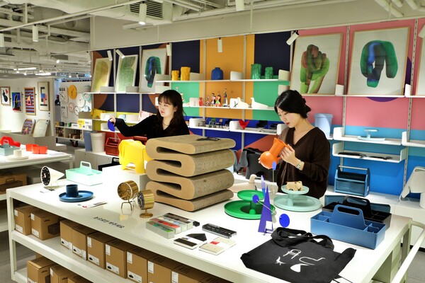 '더콘란샵' 강남점 매장에 진열된 해외 유수의 프리미엄 라이프스타일 제품 /2025.3.13.롯데백화점