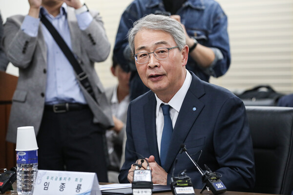임종룡 우리금융지주 회장이 2024년 9월 24일 오후 서울 중구 은행회관에서 열린 중소기업 기후위기 대응 등의 지원을 위한 업무협약식에서 인사말하고 있다. /사진=연합뉴스
