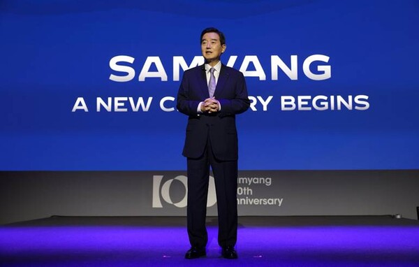 2024년 10월 1일 서울신라호텔에서 진행된 삼양그룹 창립 100주년 기념식에서 삼양홀딩스 김윤 회장이 인사말을 하고 있다./삼양홀딩스