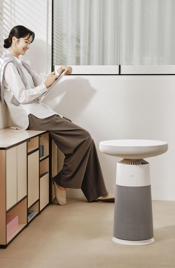 LG전자가 블루투스 스피커를 결합한 공기청정기 ‘에어로스피커’를 2025년 3월 20일 출시했다. ‘에어로스피커’는 LG 엑스붐 기술을 적용해 고품질의 사운드를 제공한다./사진=LG전자.
