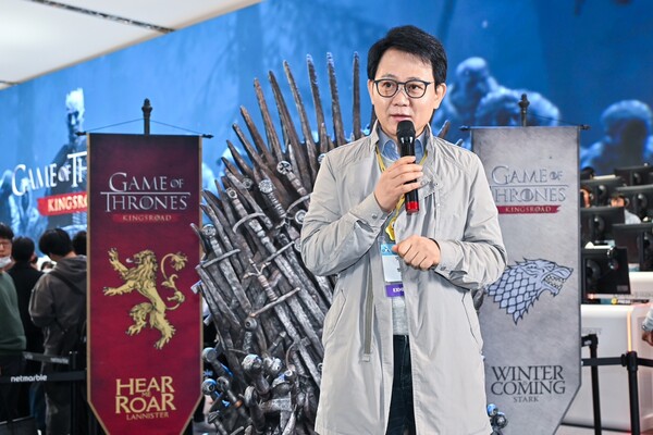 2024년11월14일 부산 벡스코 지스타2024 현장을 방문한 방준혁 넷마블 의장이 취재진의 질문에 답하고 있다./사진=넷마블 