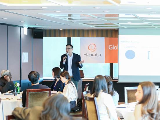 김동선 한화갤러리아·호텔앤드리조트 미래비전총괄 부사장이 2025년 3월 31일 스탠포드대학 경영대학원 학생들이 방문한 서울 63스퀘어에서 학생들의 진문에 답하고 있다. / 사진=한화갤러리아