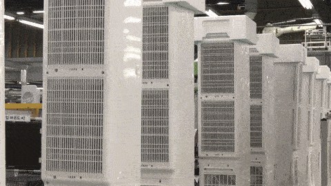 삼성전자가 에어컨 수요에 신속하게 대응하기 위해 AI 에어컨 생산라인을 풀가동하고 있다./사진=삼성전자. 2025.4.2