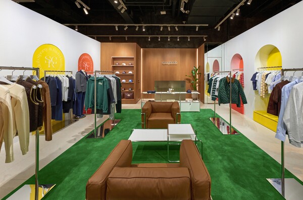 롯데백화점이 미국의 스포츠 컨템포러리 브랜드 '스포티앤리치(Sporty & Rich)'의 세계 첫 백화점 매장을 에비뉴엘 잠실점 5층에 공개했다./사진=롯데쇼핑. 2025.4.2