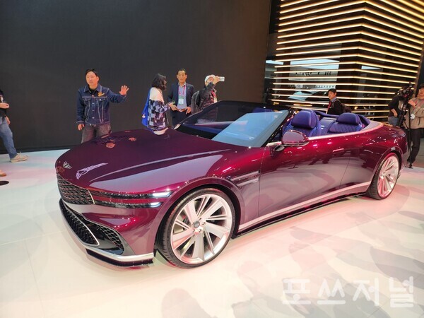 2025년 4월 3일 경기도 고양시 킨텍스에서 열린 '2025서울모빌리티쇼' 미디어데이 제네시스 부스에 전시된 엑스 그란 컨퍼터블. /사진=송신용 기자