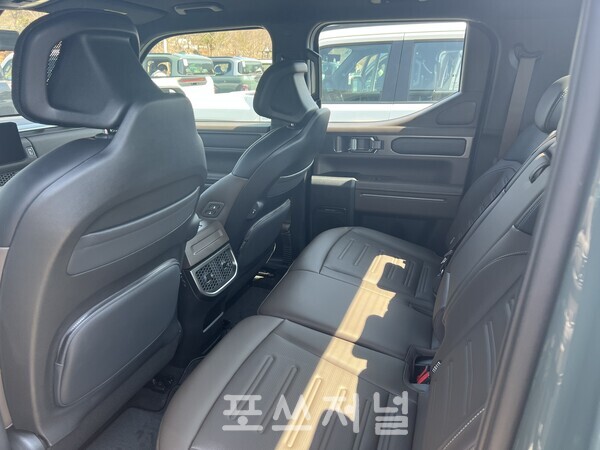 기아 타스만 내부 2열 공간./사진=김지훈 기자