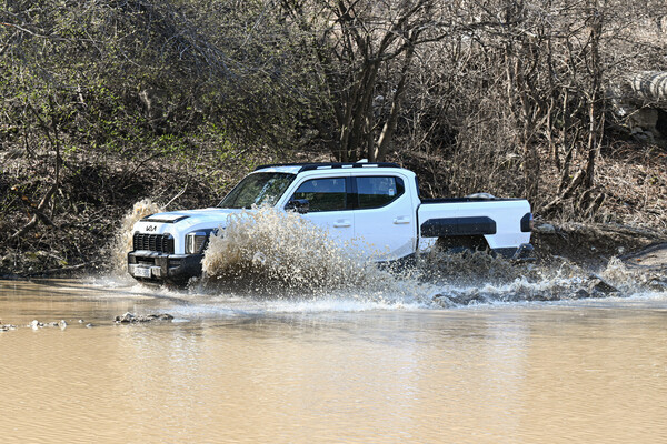물길을 달리는 타스만./기아