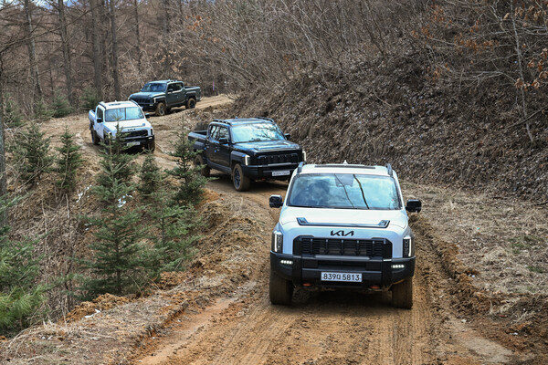 임도를 달리는 타스만./기아
