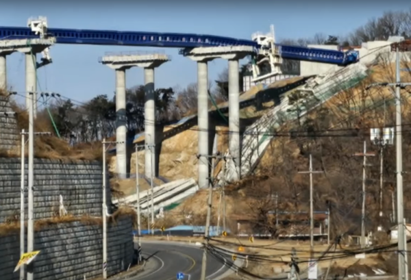 2025년 2월 25일 오전 충남 천안시 서북구 서울세종고속도로 공사 현장에서 교량 상판이 붕괴하는 사고가 발생했다./ytn유튜브갈무리