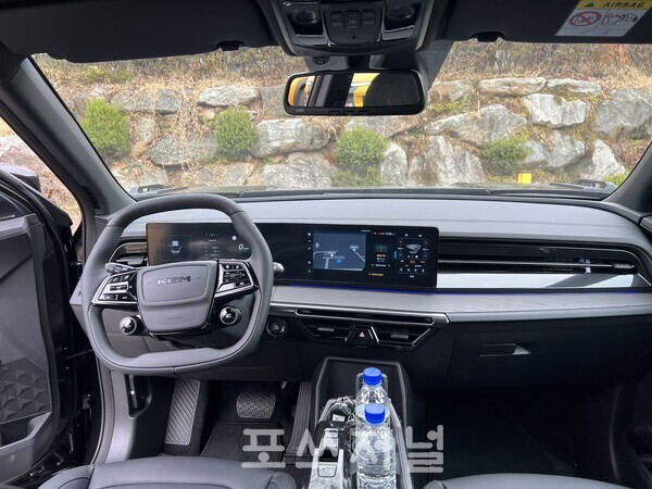 무쏘 EV 실내 공간./사진=김지훈 기자