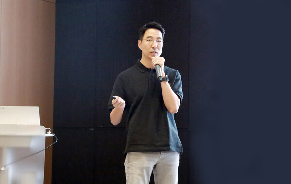분당두산타워에서 열린 두산로보틱스 타운홀미팅에서 김민표 두산로보틱스 대표가 발언하고 있다. /2025.4.14 두산로보틱스