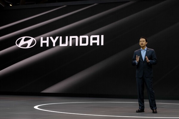 2025년 4월 16일(현지시간) 미국 뉴욕 제이콥 재비츠 컨벤션 센터에서 열린 ‘2025 뉴욕 국제 오토쇼’에서 호세 무뇨스 현대차 대표이사 사장이 발표하고 있다./사진=현대차