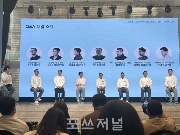 2025년 4월 10일 서울 중구 '크레스트 72'에서 열린 '현대차그룹 차세대 하이브리드 시스템 테크데이' 행사에서 한동희 전동화개발담당 부사장(왼쪽에서 다섯번째)와 연구원들이 기자들의 질문에 답하고 있다./사진=김지훈 기자