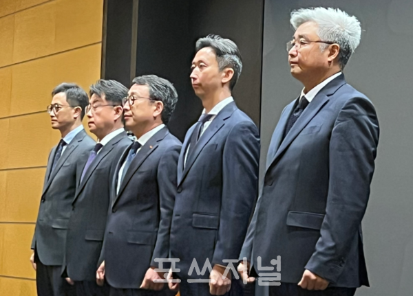 2025년 4월 25일 서울 을지로 SKT타워에서 SK텔레콤 임원들이 '고객 정보 보호조치 강화 설명회'에서 QnA 시간을 진행했다./사진=김지훈 기자