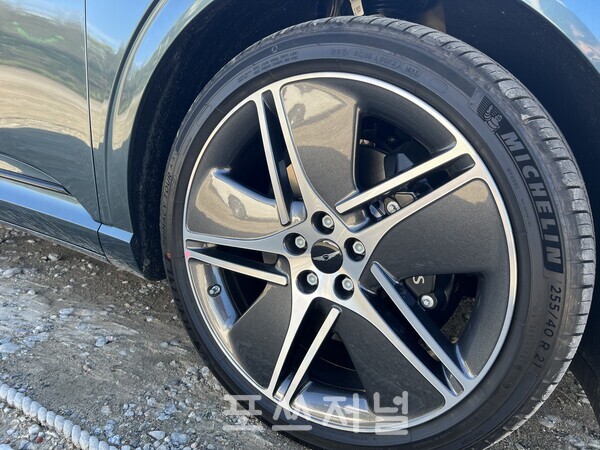 2025년 4월 23일 제네시스 GV60 부분변경 모델을 시승했다. GV60 부분변경 내부./사진=김지훈 기자