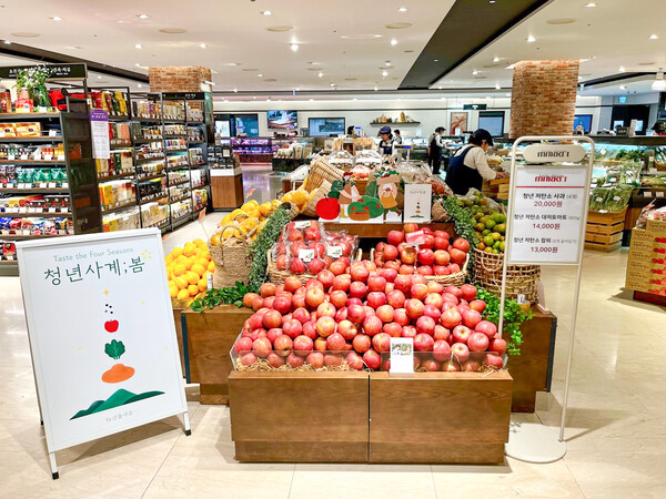 대구 중구 현대백화점 더현대 대구 식품관에서 청년 농부들이 재배한 농산물을 판매하고 있다./2025.4.27 현대백화점그룹