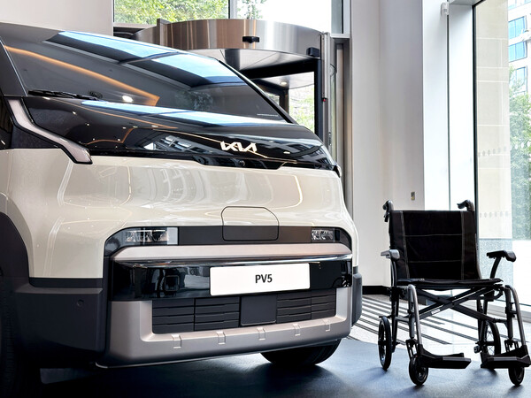 퓨처 오브 더 카 서밋 현장에 전시된 PV5 WAV 모델./사진=기아