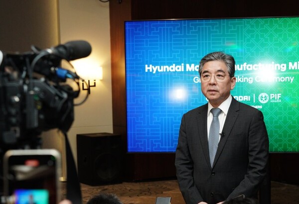 2025년 5월 14일(현지시간) 장재훈 현대차그룹 부회장이 사우디아라비아 제다 인근 킹 압둘라 경제도시(KAEC)에서 국내외 취재진과 만나 현대차 사우디 공장(HMMME) 착공과 관련한 질문에 답하고 있다./사진=현대차그룹