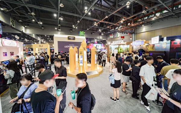 스마일게이트의 소셜 플랫폼 스토브가 2025년 5월 22일부터 25일까지 경기 고양시 킨텍스에서 개최된 플레이엑스포(PlayX4)에서 스토브 원더 월드를 운영하고 있다. /사진=스마일게이트