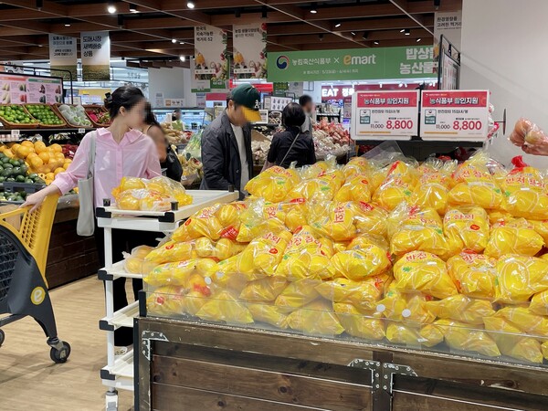 용산점 참외매장 / 사진=이마트