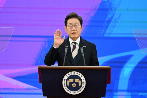 이재명 대통령이 4일 서울 여의도 국회에서 열린 제21대 대통령 취임선서식에서 취임 선서를 하고 있다. 2025.6.4 [국회사진기자단]