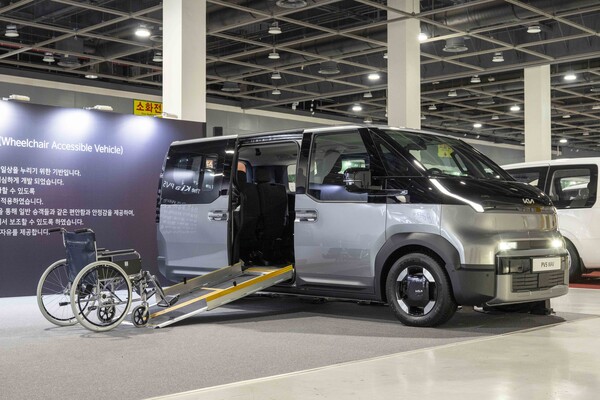 2025년 6월 10일 서초구 aT센터에서 개최된 ‘대한민국 보조공학기기 박람회’에 기아 PV5 WAV가 전시된 모습/사진=기아