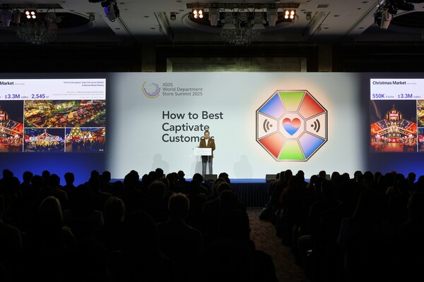 롯데백화점 정준호 대표가 2025년 6월 12일 롯데호텔 서울에서 열린 '제 16회 IGDS 월드 백화점 서밋'에서 발표를 하고 있다. / 사진=롯데백화점