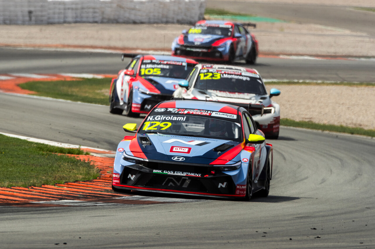 2025년 6월 13~15일(현지시간) 열린 '2025 TCR 월드 투어' 스페인 대회에서 현대차 '더 뉴 엘란트라 N TCR(국내명 더 뉴 아반떼 N TCR)'이 주행하고 있다. 2025.6.16./사진=현대차그룹