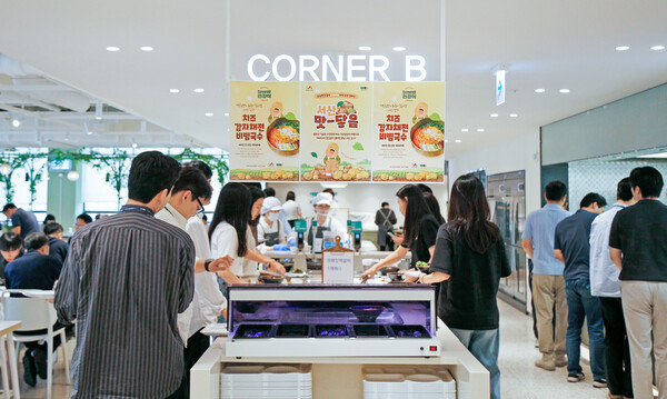 현대그린푸드가 운영 중인 단체급식 사업장에서 ‘맛-닿음 프로젝트’의 일환으로 서산 감자를 활용한 단체급식 메뉴가 제공되고 있다. / 사진=현대백화점그룹