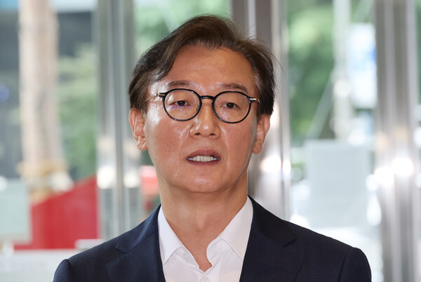 2025년 6월 25일 인사 청문 준비 사무실인 서울 마포구 포스트타워 마포로 출근하는 전재수 해양수산부 장관 후보자가 지명 소감을 밝히고 있다. /연합