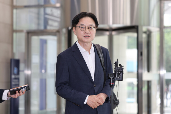 산업통상자원부 장관 후보자로 지명된 김정관 두산에너빌리티 사장이 2025년 6월 30일 서울 강남구 한국기술센터에 마련된 인사청문회 준비사무실로 첫 출근을 하며 취재진의 질문에 답하고 있다./사진=연합뉴스