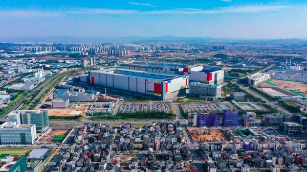 경기도 평택시 고덕산업단지 내 삼성반도체 공장. /평택시