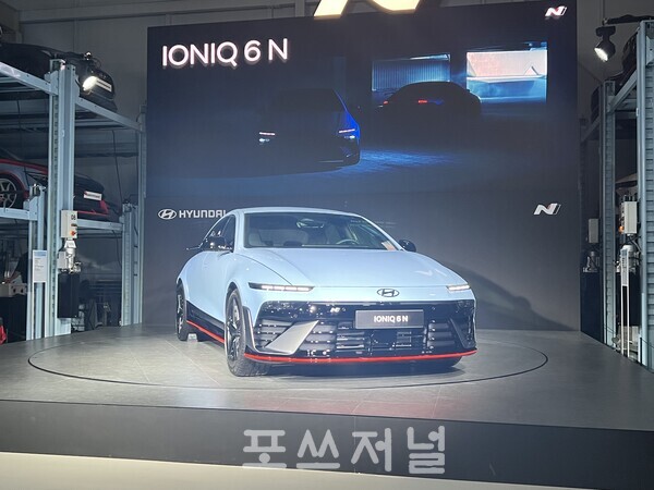 2025년 7월 9일 현대차는 경기도 의왕시 'N 아카이브'에서 '아이오닉 6 N 미디어 갤러리' 행사를 열고 전 세계 최초로 '아이오닉 6 N'을 공개했다. 사진은 아이오닉 6 N 전면./사진=김지훈 기자