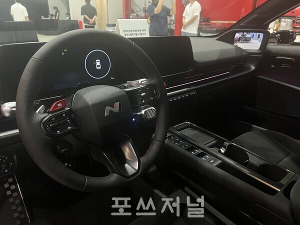 2025년 9월 9일 현대차는 경기도 의왕시 'N 아카이브'에서 '아이오닉 6 N 미디어 갤러리' 행사를 열고 전 세계 최초로 '아이오닉 6 N'을 공개했다. 사진은 아이오닉 6 N 내부./사진=김지훈 기자