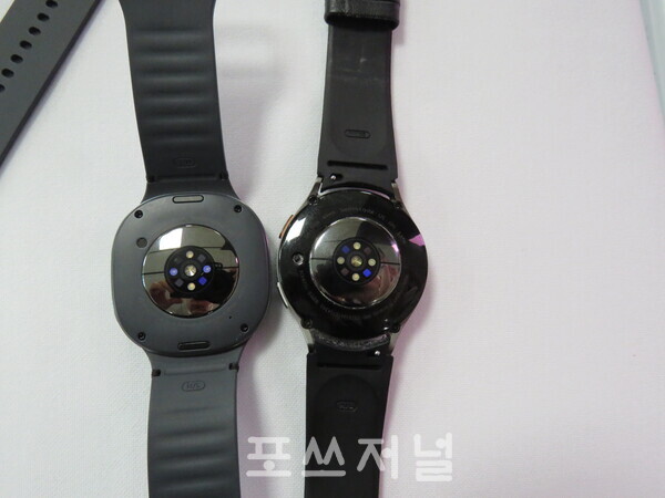 2025년 7월 10일 서울 중구 태평로 삼성전자 기자실에서 열린 미디어 브리핑에서 (왼쪽부터)'갤럭시 워치8 44㎜', '갤럭시 워치7 44㎜'의 뒷모습을 비교한 모습. /사진=강민혁 기자