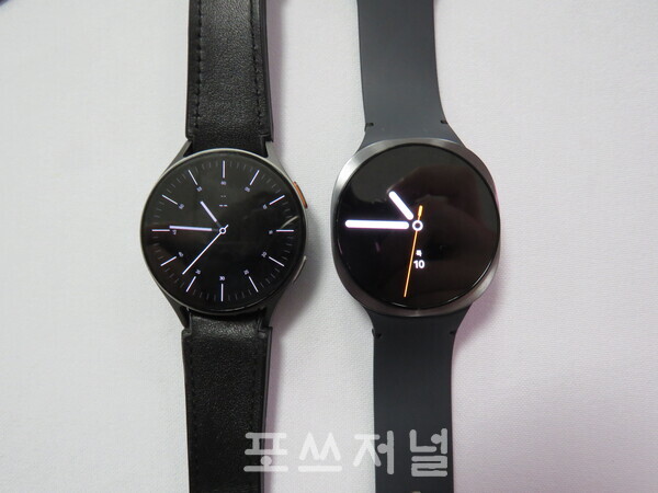 2025년 7월 10일 서울 중구 태평로 삼성전자 기자실에서 열린 미디어 브리핑에서 (왼쪽부터)'갤럭시 워치7 44㎜', '갤럭시 워치8 44㎜'의 앞모습을 비교한 모습. /사진=강민혁 기자