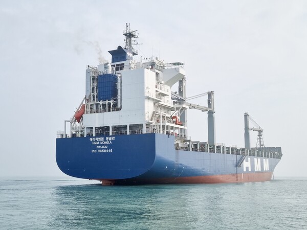 선상 이산화탄소 포집·저장시스템(OCCS)이 탑재된 HMM의 2200TEU(20피트컨테이너)급 컨테이너 운반선. /2025.7.18 삼성중공업