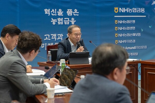 2025년7월17일 서울 서대문구 NH농협금융지주 본사에서 진행된 2025년 제2차 농협금융 고객전략협의회에서 (가운데) 이찬우 NH농협금융지주 회장이 발언하고 있다./사진=NH농협금융지주