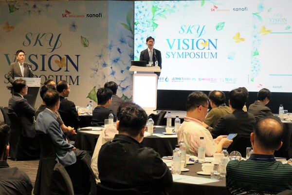 2025년 7월 20일부터 21일까지 진행된 '스카이 비전 심포지엄 2025'에서 안재용 SK바이오사이언스  사장이 참가자들에게 인사말을 하고 있다. /SK바이오사이언스