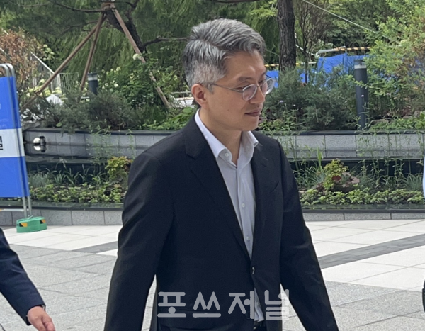 류긍선 카카오모빌리티 대표가 2025년 7월 21일 오전 서울 종로구 KT광화문빌딩웨스트 김건희특검 사무실로 출두하고 있다./사진=김지훈 기자