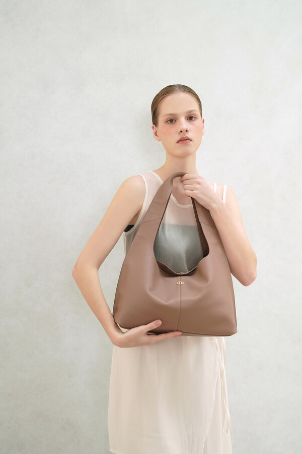 아떼 바네사브루노 액세서리 마롱 소프트백 화보 /LF