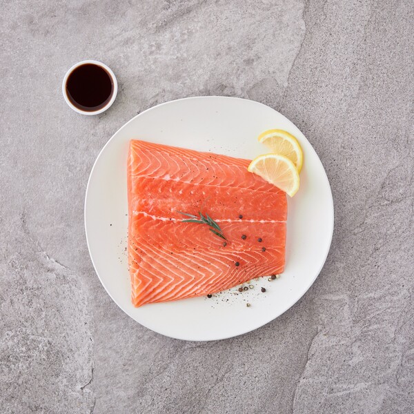 연어 필렛 상품 연출 이미지. 2025.7.31./사진=롯데쇼핑