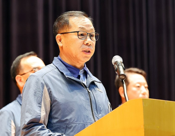 정희민 포스코이앤씨 사장이 29일 인천 송도 본사에서 연이은 현장 사망사고와 관련한 담화문을 발표하고 있다. 이재명 대통령은 이날 오전 국무회의 모두발언을 통해 올해 포스코이앤씨 현장에서 연이은 산업재해 사고로 노동자들이 숨진 사실을 언급하며 질타했다. 2025.7.29./연합