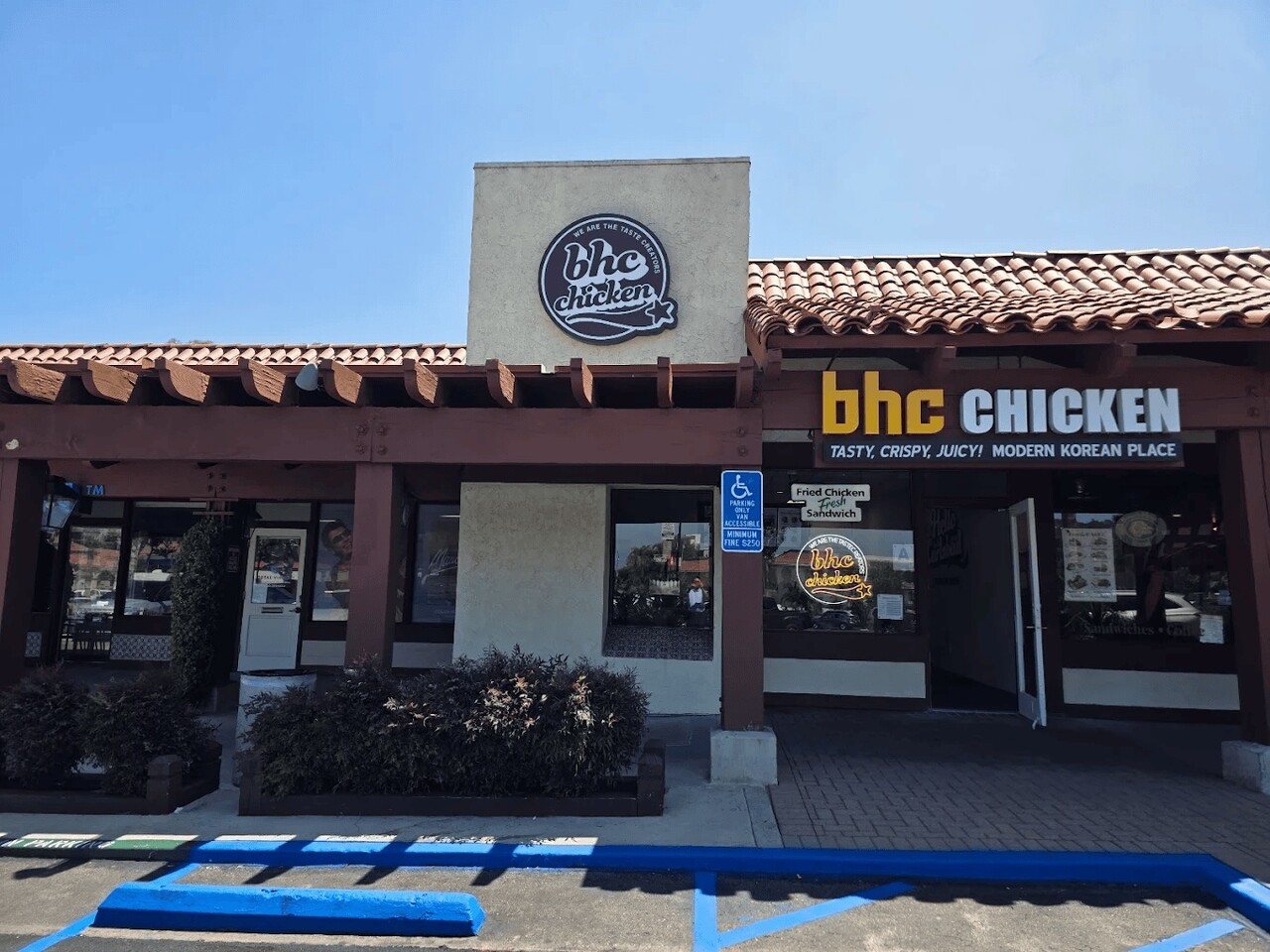 bhc 미국 5호점 ‘칼스배드점’ 전경. 2025.8.12./사진=다이닝브랜즈그룹