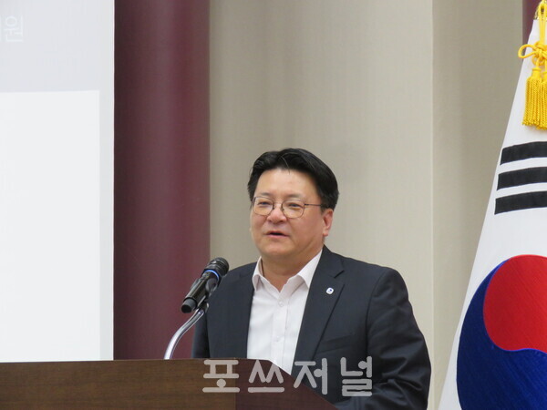 윤성후 우리은행 신사업제휴플랫폼부장이 2025년 8월 18일 오후 서울 여의도 국회의원회관 제1소회의실에서 열린 '출격임박! 원화 스테이블코인 디지털 원화 시대 개막' 토론회에서 '스테이블코인 시장의 현황과 대응'을 주제로 발표하고 있다. /사진=강민혁 기자