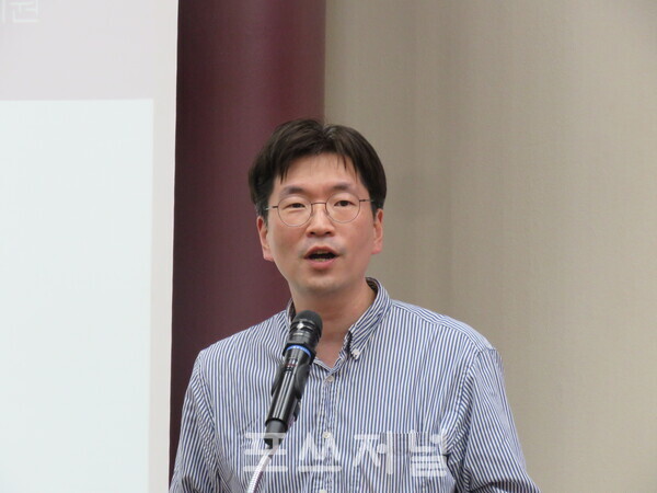 박정호 카카오페이 서비스총괄부사장이 2025년 8월 18일 오후 서울 여의도 국회의원회관 제1소회의실에서 열린 '출격임박! 원화 스테이블코인 디지털 원화 시대 개막' 토론회에서 '원화 스테이블코인의 성공적 생태계 구축을 위한 제언'을 주제로 발표하고 있다. /사진=강민혁 기자