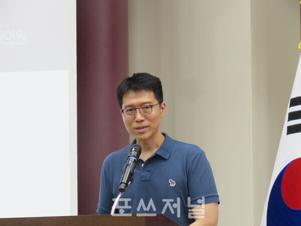 서창훈 비바리퍼블리카 사업개발이사가 2025년 8월 18일 오후 서울 여의도 국회의원회관 제1소회의실에서 열린 '출격임박! 원화 스테이블코인 디지털 원화 시대 개막' 토론회에서 '디지털 금융의 새로운 심장, 스테이블코인'을 주제로 발표하고 있다. /사진=강민혁 기자