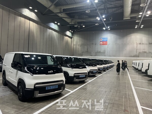 2025년 8월 19일 일산 킨텍스 제2전시장에 기아 PV5가 도열해 있다./사진=김지훈 기자