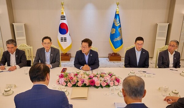 이재명 대통령이 2025년 8월 19일 서울 용산 대통령실 청사에서 미일 순방 경제인 간담회를 하고 있다./연합뉴스
